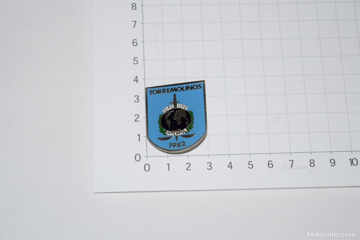 Militaria: INTERPOL / OIPC - ICPO - Distintivo / Insignia de metal esmaltado - Torremolinos 1982 - &iexcl;Mira fotos!
