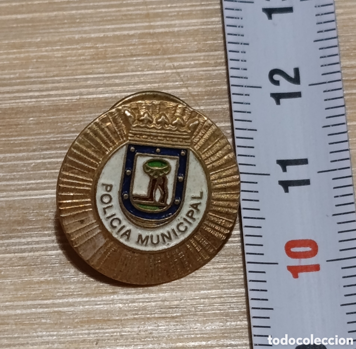 Militaria: Pin solapa Polic&iacute;a Municipal de Madrid oso y madro&ntilde;o esmaltado.