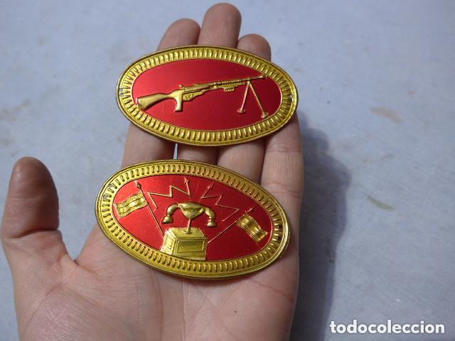 Militaria: Lote 2 antiguo emblema de ametralladora y telegrafista, originales, espa&ntilde;oles.