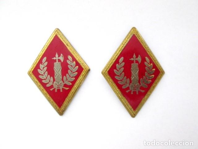 Militaria: Par de insignias esmaltadas para cuello - Coppia distintivi da bavero smaltati