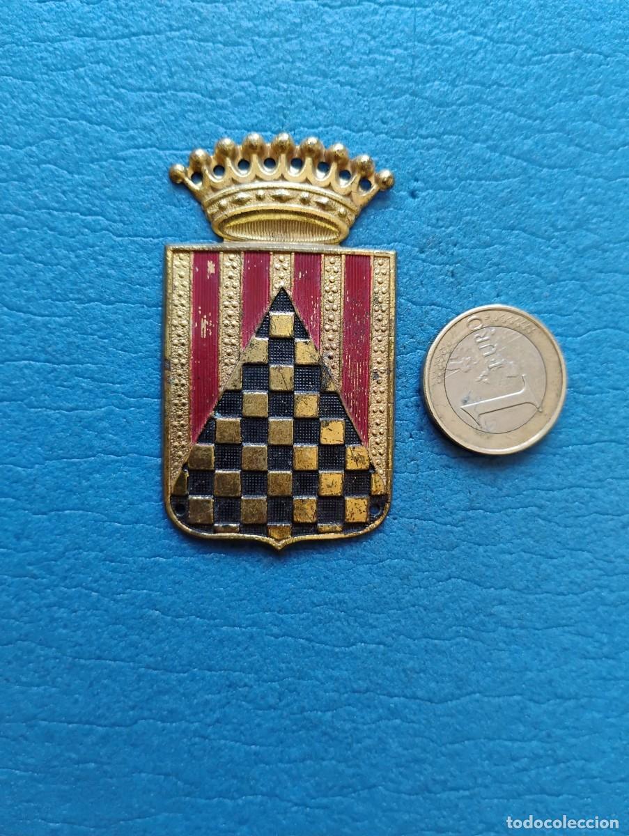 Militaria: ANTIGUO EMBLEMA MET&Aacute;LICO DE BRAZO - REGIMIENTO MILITAR URGEL N&ordm;4 - SEO DE URGEL LERIDA
