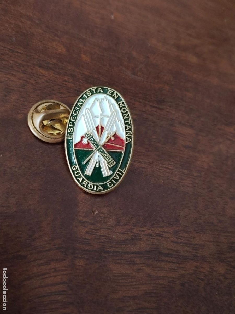 Militaria: Pin de Guardia Civil. Especialista en Monta&ntilde;a.