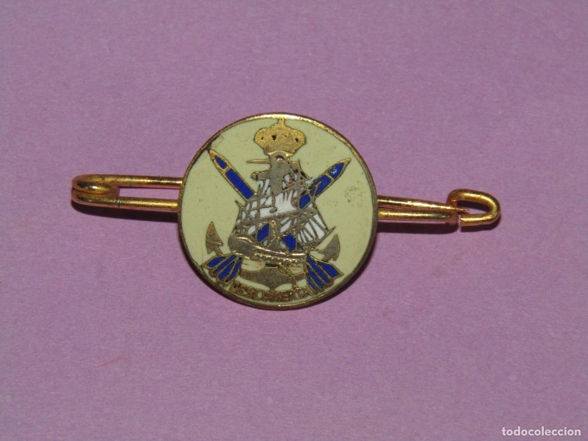 Militaria: Antiguo Alfiler de Corbata en Metal Dorado y Esmaltes del Buque o Clase DESCUBIERTA