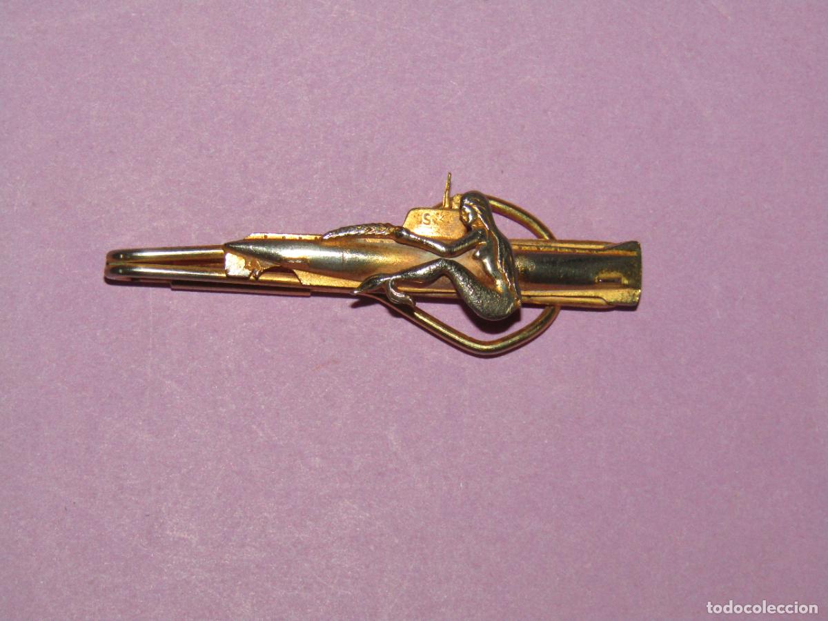 Militaria: Antiguo Pisacorbatas Pasador de Corbata en Metal Dorado de Submarino Espa&ntilde;ol *S*