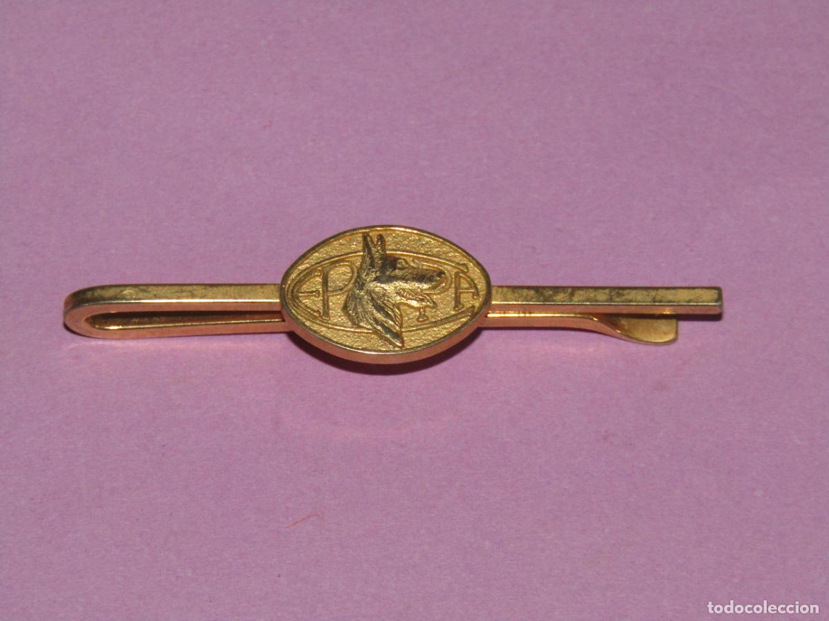 Militaria: Antiguo Pisacorbatas en Metal Dorado del CEPPA Real Club de Criadores Pastor Perro Alem&aacute;n