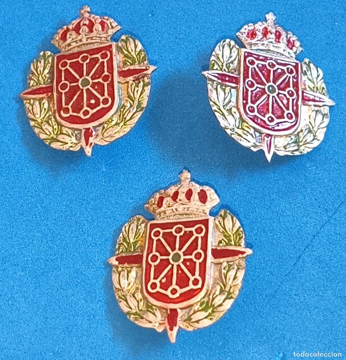 Militaria: Cuerpo Ej&eacute;rcito de Navarra. Distintivos / Insignias. Guerra Civil / Postguerra.