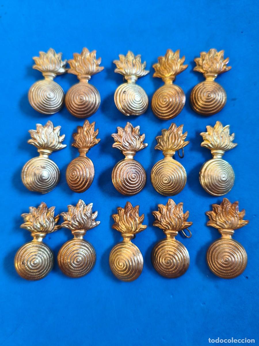 Militaria: Artiller&iacute;a. Distintivos / Insignias. Rep&uacute;blica / Guerra Civil / Postguerra.