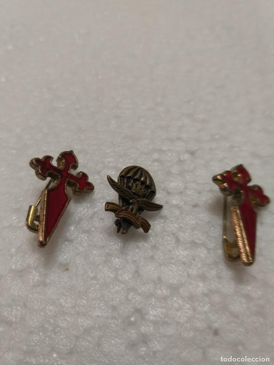 Militaria: insignia paracaidista 1950 y cruces de santiago