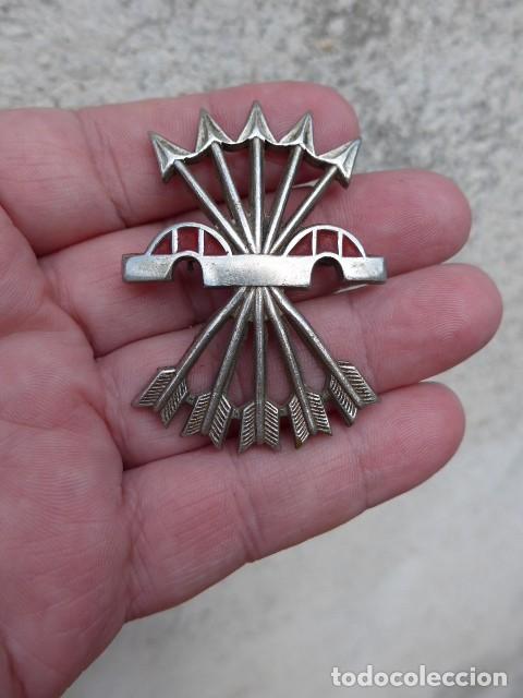 Militaria: ANTIGUO EMBLEMA YUGO Y FLECHAS DIVISION AZUL ES EL GRANDE - FALANGE - ORIGINAL