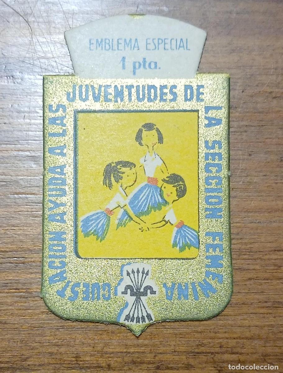 Militaria: EMBLEMA AUXILIO SOCIAL, ESPECIAL 1 PTA, SECCI&Oacute;N FEMENINA, AYUDA FRENTE JUVENTUDES, FALANGE.