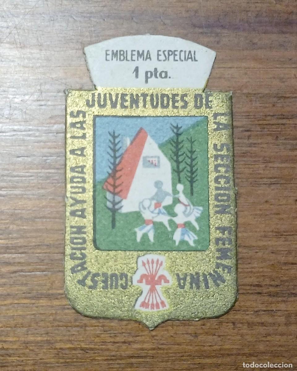 Militaria: EMBLEMA AUXILIO SOCIAL, ESPECIAL 1 PTA, SECCI&Oacute;N FEMENINA, AYUDA FRENTE JUVENTUDES, FALANGE.