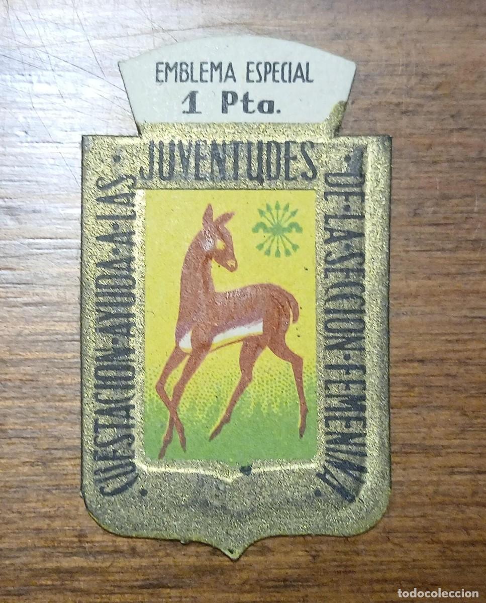 Militaria: EMBLEMA AUXILIO SOCIAL, ESPECIAL 1 PTA, SECCI&Oacute;N FEMENINA, AYUDA FRENTE JUVENTUDES, FALANGE.