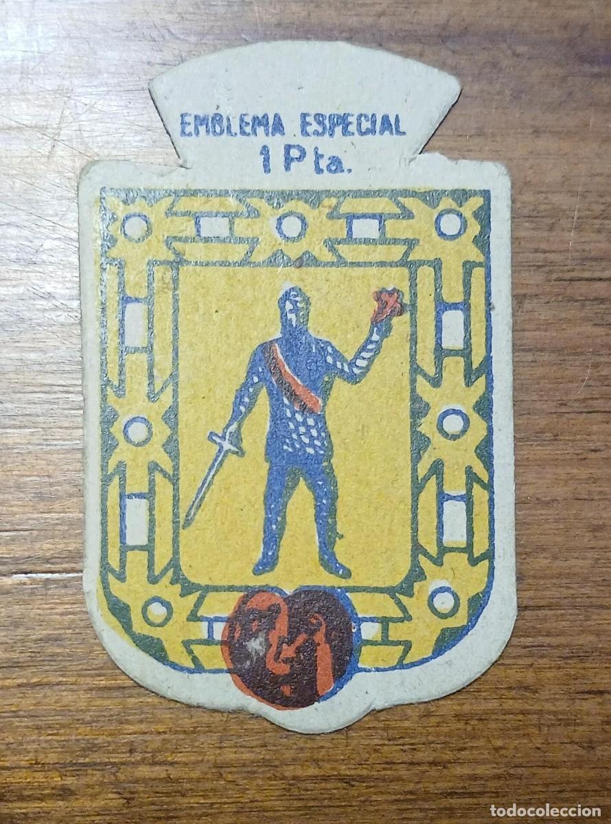 Militaria: Emblema auxilio social, especial 1 pts, serie X, N&ordm; 17, GIJON.
