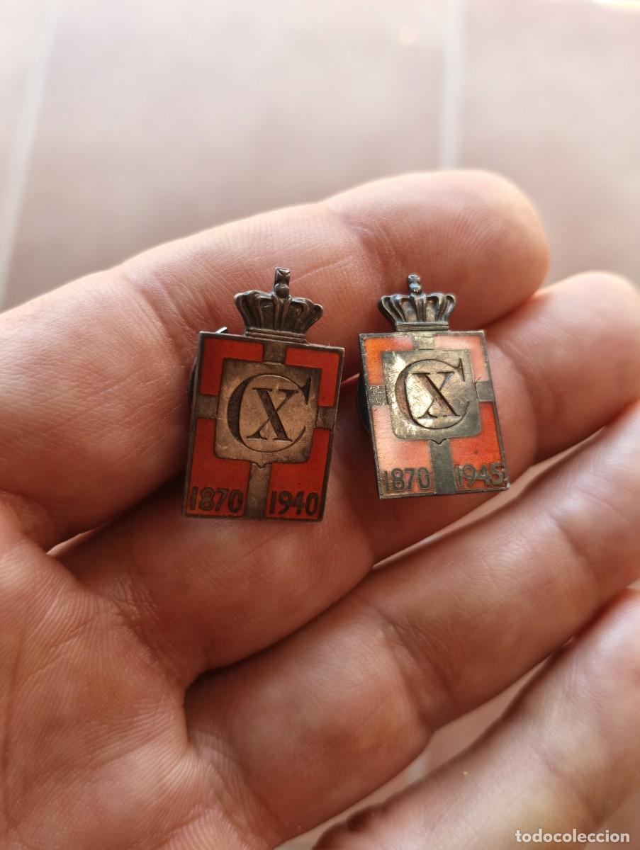 Militaria: Dos insignia rey Cristian X una a&ntilde;o 40 y otra a&ntilde;o 45