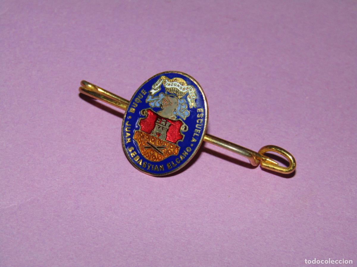 Militaria: Antiguo Alfiler de Corbata en Lat&oacute;n y Esmaltes del Buque Escuela JUAN SEBASTI&Aacute;N ELCANO