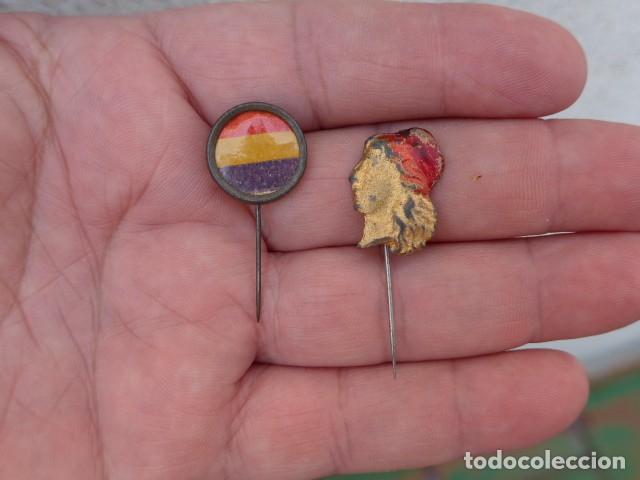 Militaria: ANTIGUAS INSIGNIAS REPUBLICANAS BANDERA Y MUJER CON GORRO FRIGIO GUERRA CIVIL ORIGINAL