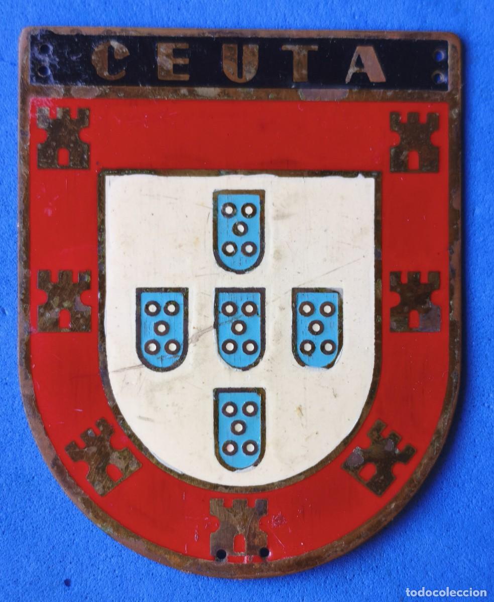 Militaria: Organizaci&oacute;n Juvenil Espa&ntilde;ola (O.J.E.). Frente Juventudes. Placa de Brazo. Ceuta.