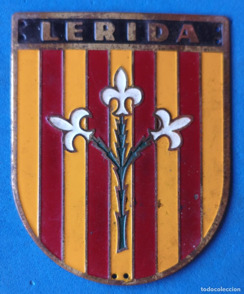 Militaria: Organizaci&oacute;n Juvenil Espa&ntilde;ola (O.J.E.). Frente Juventudes. Placa de Brazo. L&eacute;rida
