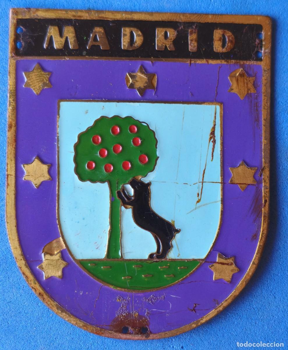 Militaria: Organizaci&oacute;n Juvenil Espa&ntilde;ola (O.J.E.). Frente Juventudes. Placa de Brazo de Madrid.