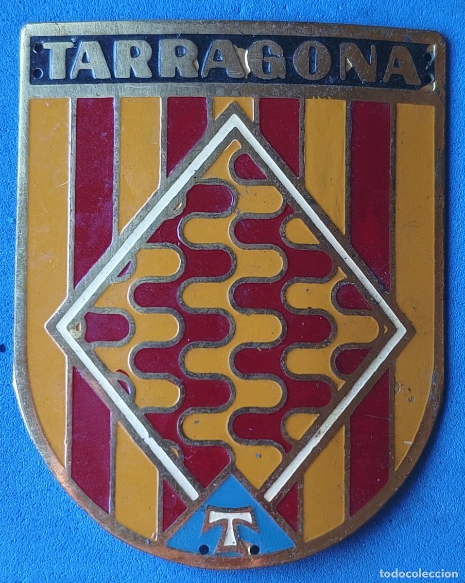 Militaria: Organizaci&oacute;n Juvenil Espa&ntilde;ola (O.J.E.). Frente Juventudes. Placa de Brazo. Tarragona.