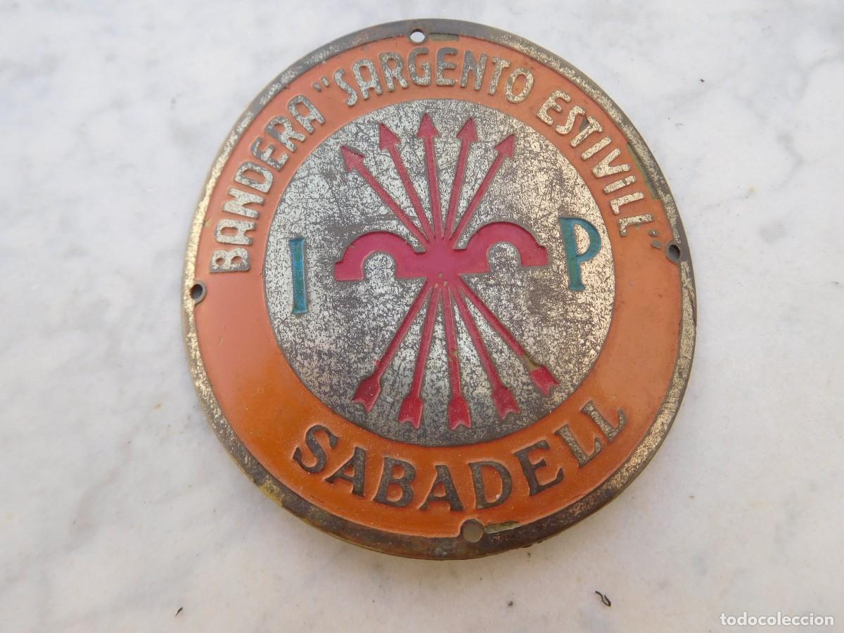Militaria: Placa antigua de brazo bandera de la falange sargento Estivill Sabadell