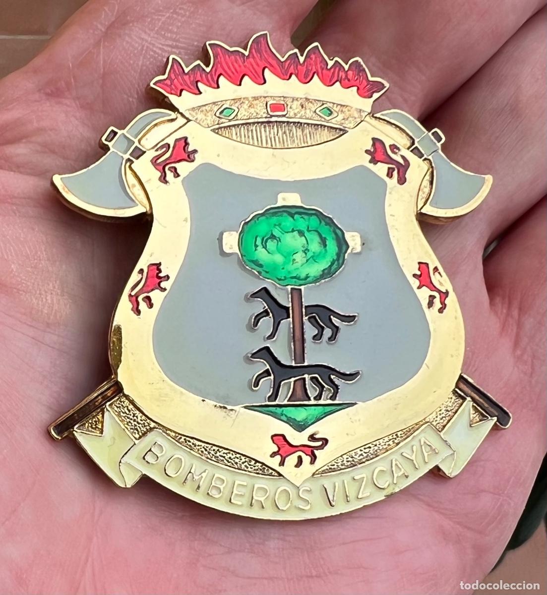 Militaria: Bomberos de Vizcaya - Insignia, Chapa o placa de uniforme