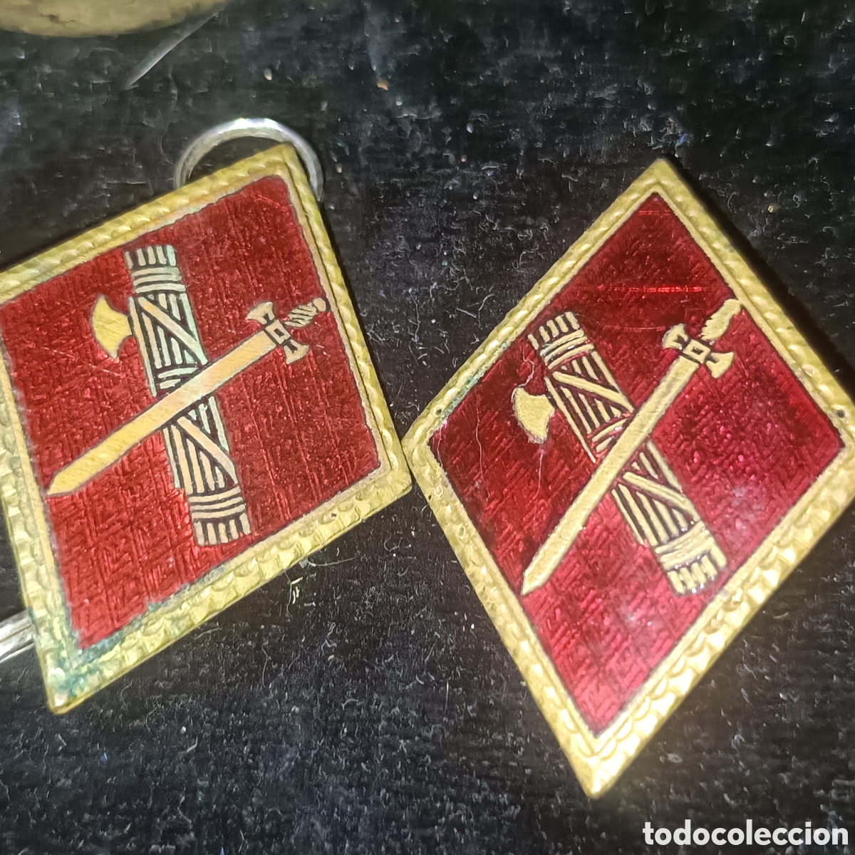 Militaria: Pareja de rumbos esmaltados Guardia civil