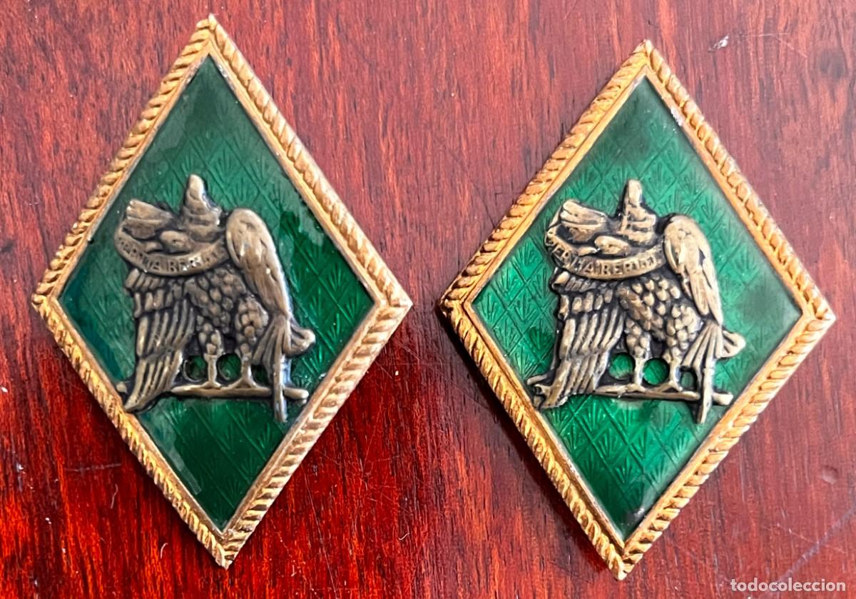 Militaria: ANTIGUA PAREJA DE ROMBOS DEL CUERPO DE ESPECIALISTAS DEL EJERCITO DE TIERRA, AGUILA SOBRE ESPADA, EP