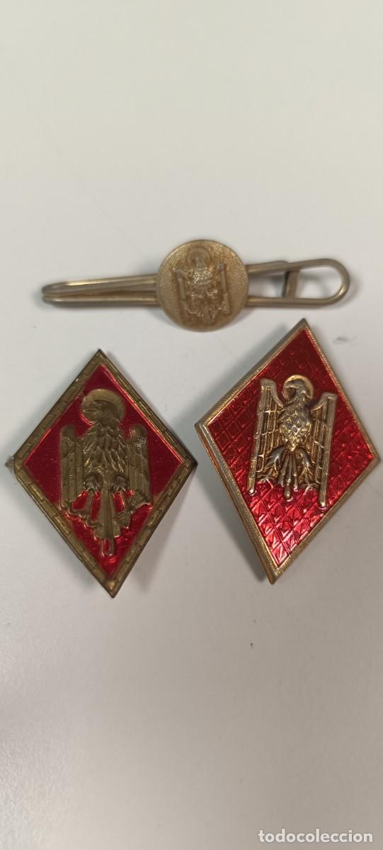 Militaria: LOTE DE DOS ROMBOS DIFERENTES DE OOLICIA ARMADA Y POLIC&Iacute;A NACIONAL MARRON CON PISA CORBATA