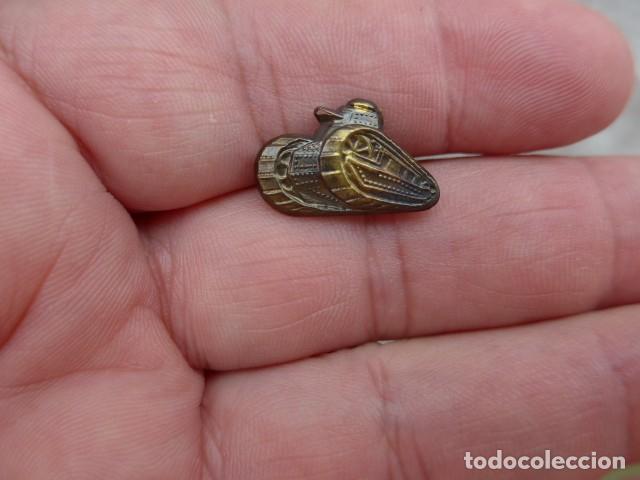 Militaria: ANTIGUO TANQUE PEQUE&Ntilde;O REPUBLICANO GUERRA CIVIL PARA SOLAPA GORRILLOS CARROS REPUBLICA ORIGINAL