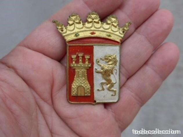 Militaria: ANTIGUO EMBLEMA DE BRAZO AGRUPACIONES DE DIVISIONES GUADALAJARA Y SOMOSIERRA GUERRA CIVIL CABALLERIA