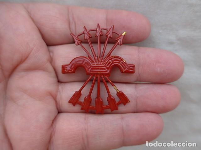 Militaria: ANTIGUO EMBLEMA YUGO Y FLECHAS FALANGE GUERRA CIVIL DIVISION AZUL