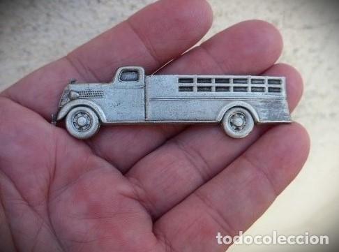 Militaria: ANTIGUO EMBLEMA CONDUCTOR DE CAMIONES TRANSPORTES MILITARES GUERRA CIVIL ORIGINAL 7,5 cm