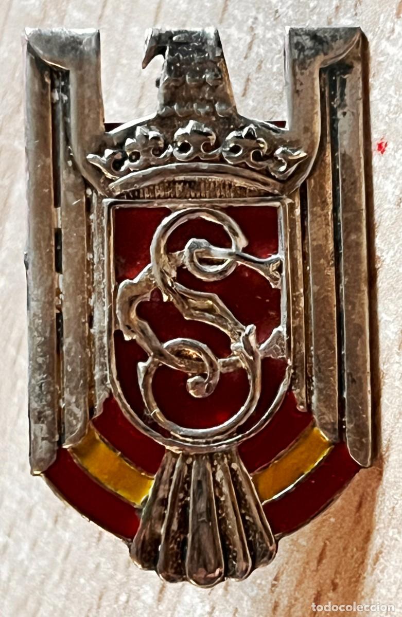 Militaria: Emblema gorra de el Cuerpo De Seguridad y Asalto, Guerra Civil, Zona Nacional. Mide medidas 3,9 x