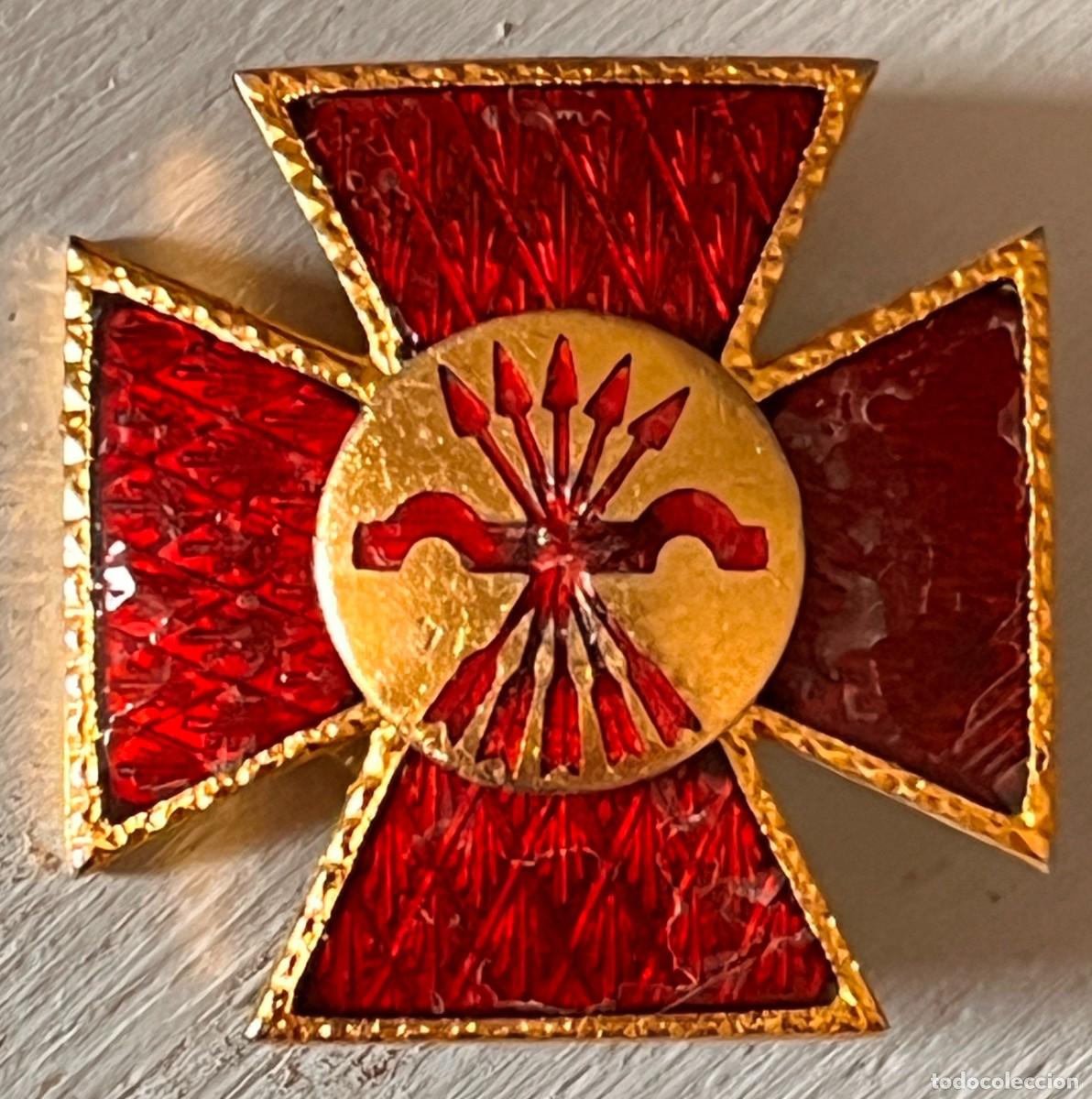 Militaria: EMBLEMA METALICO DE CUELLO DE LAS ENFERMERAS GUERRA CIVIL Y DIVISION AZUL, DE LA SECCI&oacute;N FEMENINA DE