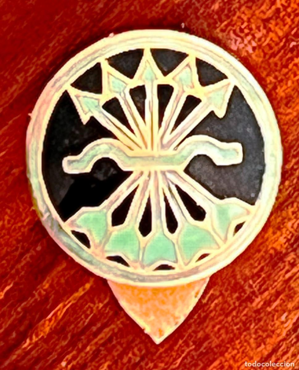 Militaria: ANTIGUA INSIGNIA DE SOLAPA DE LA FALANGE, YUGO Y FGLECHAS, NEGRO Y VERDE, REALIZADO POR GUERRERO, TO