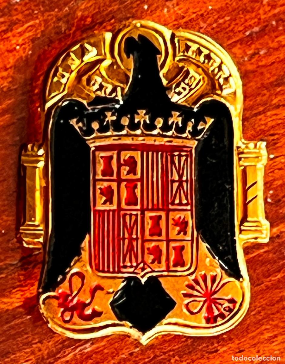 Militaria: ANTIGUA INSIGNIA CON EL ESCUDO DE ESPA&Ntilde;A DE FRANCISCO FRANCO, SISTEMA DE IMPERDIBLE, MIDE 2 X 1,6 CM