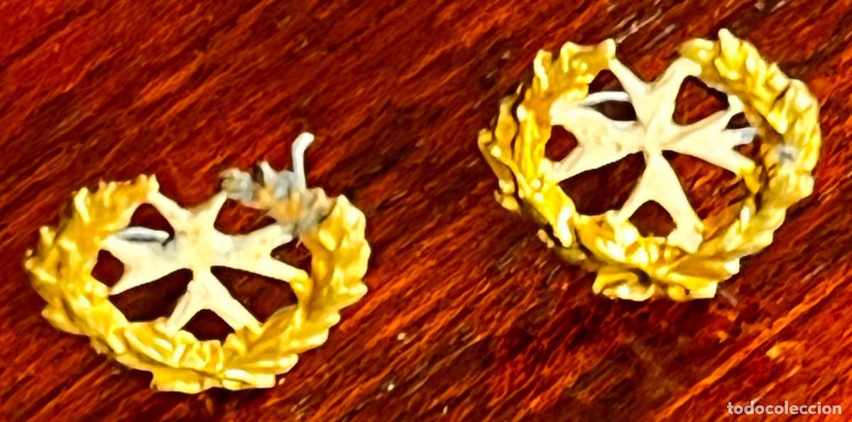Militaria: PAREJA DE INSIGNIAS DE SANIDAD PARA UNIFORME , MIDE CADA UNA 1,5 X 1,2 CMS., VER LAS FOTOS PUESTAS