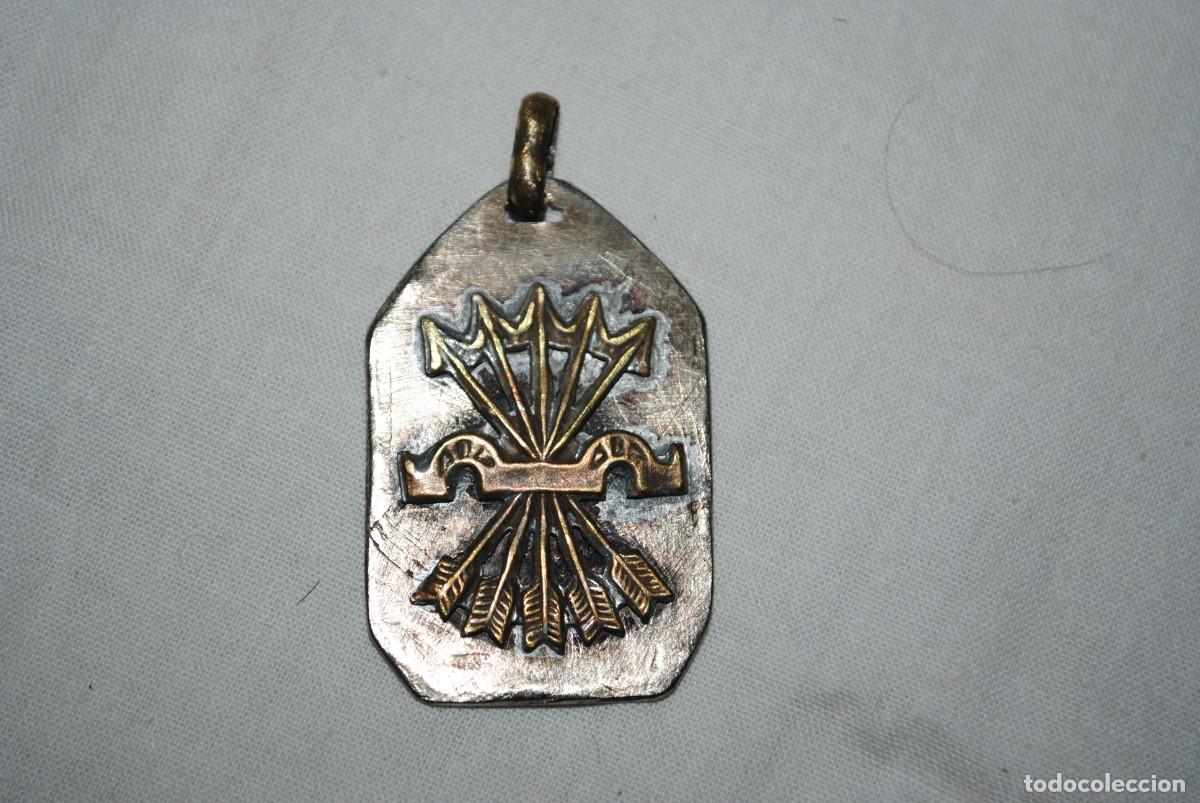 Militaria: COLGANTE DE INSIGNIA DE LA FALANGE ESPA&Ntilde;OLA