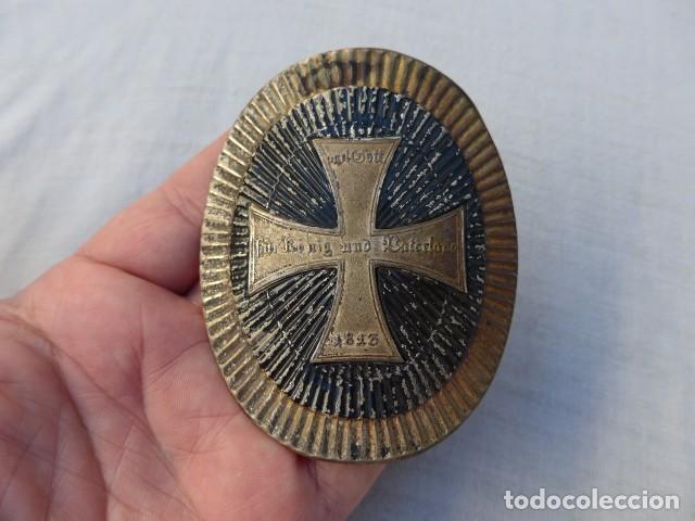 Militaria: PLACA ALEMANA DE SHAKO PRUSIANO - LANDWEHR - MODELO 1888 CHACO
