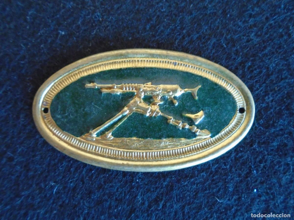 Militaria: (MI-260503)Insignia antigua de ametralladoras verde Alfonso XIII o Rep&uacute;blica