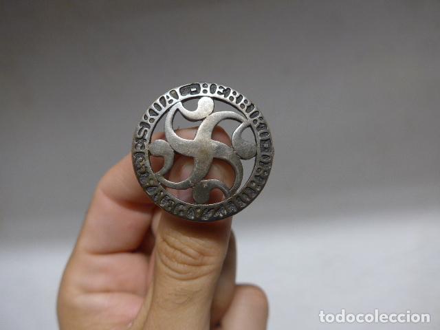 Militaria: Antigua insignia o emblema nacionalista vasco, con marcaje, principios siglo XX, gudari guerra civil