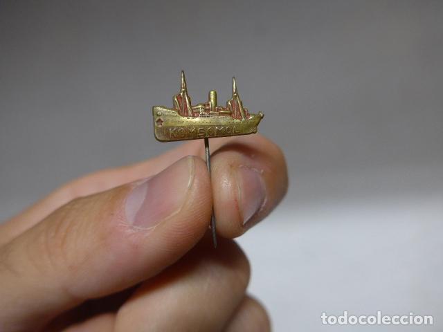 Militaria: Antigua insignia del barco KOMSOMOL republicano de guerra civil, hundido por el Canarias. Original