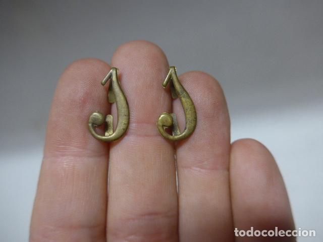 Militaria: Antigua pareja de insignias con el numero 1, originales de cuello alfonsino, epoca Alfonso XIII