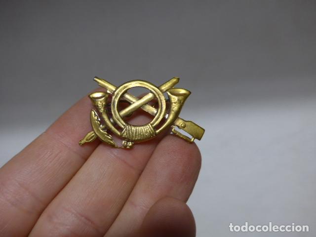 Militaria: Antigua insignia o emblema de gorra de infanteria de Guerra civil. Original