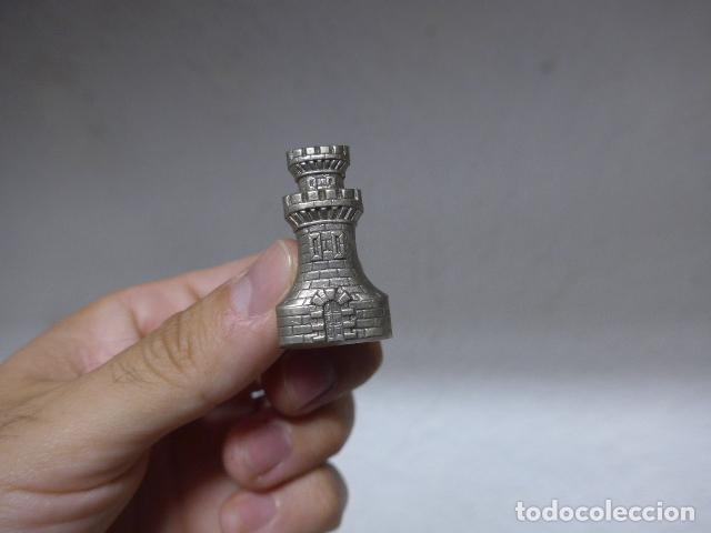 Militaria: Antigua insignia o emblema de ingenieros original de guerra civil, para gorra
