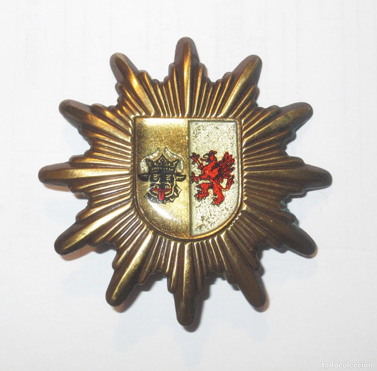 Militaria: EMBLEMA DE LA GORRA O BOINA DE LA POLICIA DE ALEMANIA