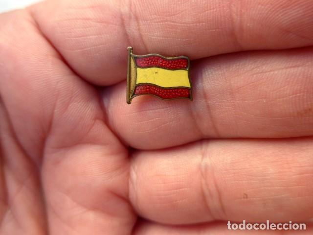 Militaria: ANTIGUA INSIGNIA PATRIOTICA BANDERA DE ESPA&Ntilde;A ESMALTADA GUERRA CIVIL