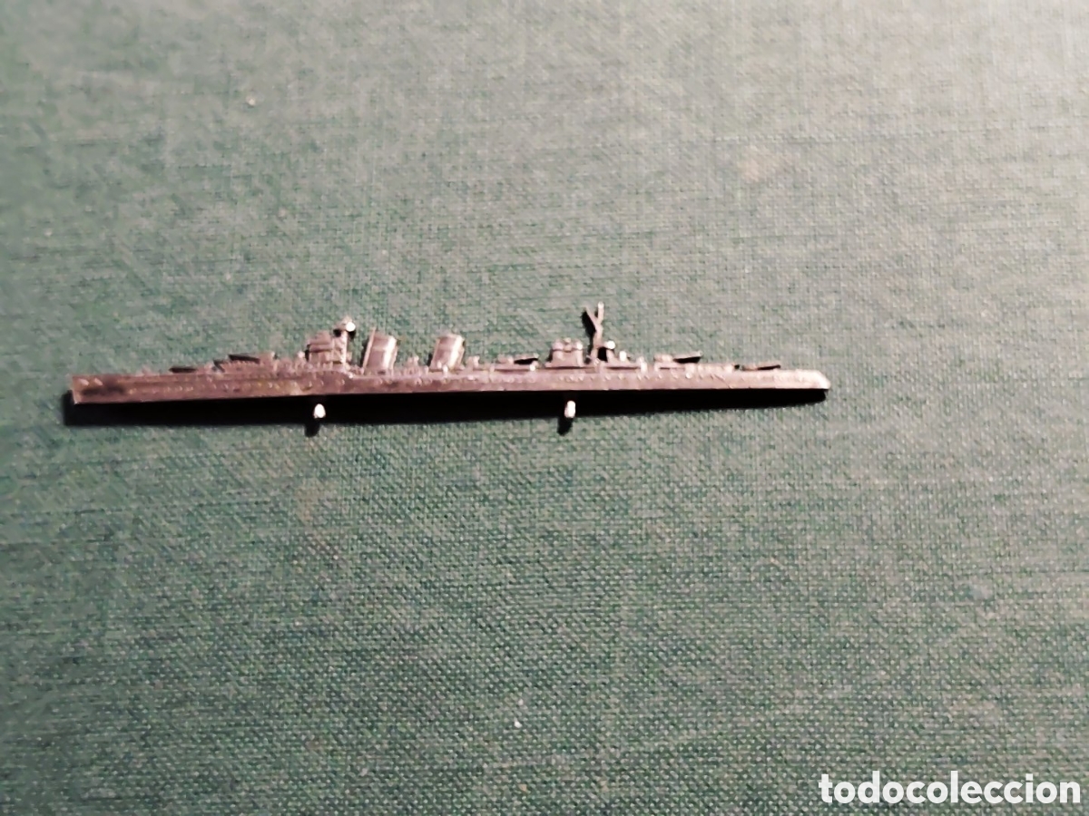 Militaria: INSIGNIA DE SOLAPA CRUCERO LIGERO ALMIRANTE CERVERA. A&Ntilde;OS 30.