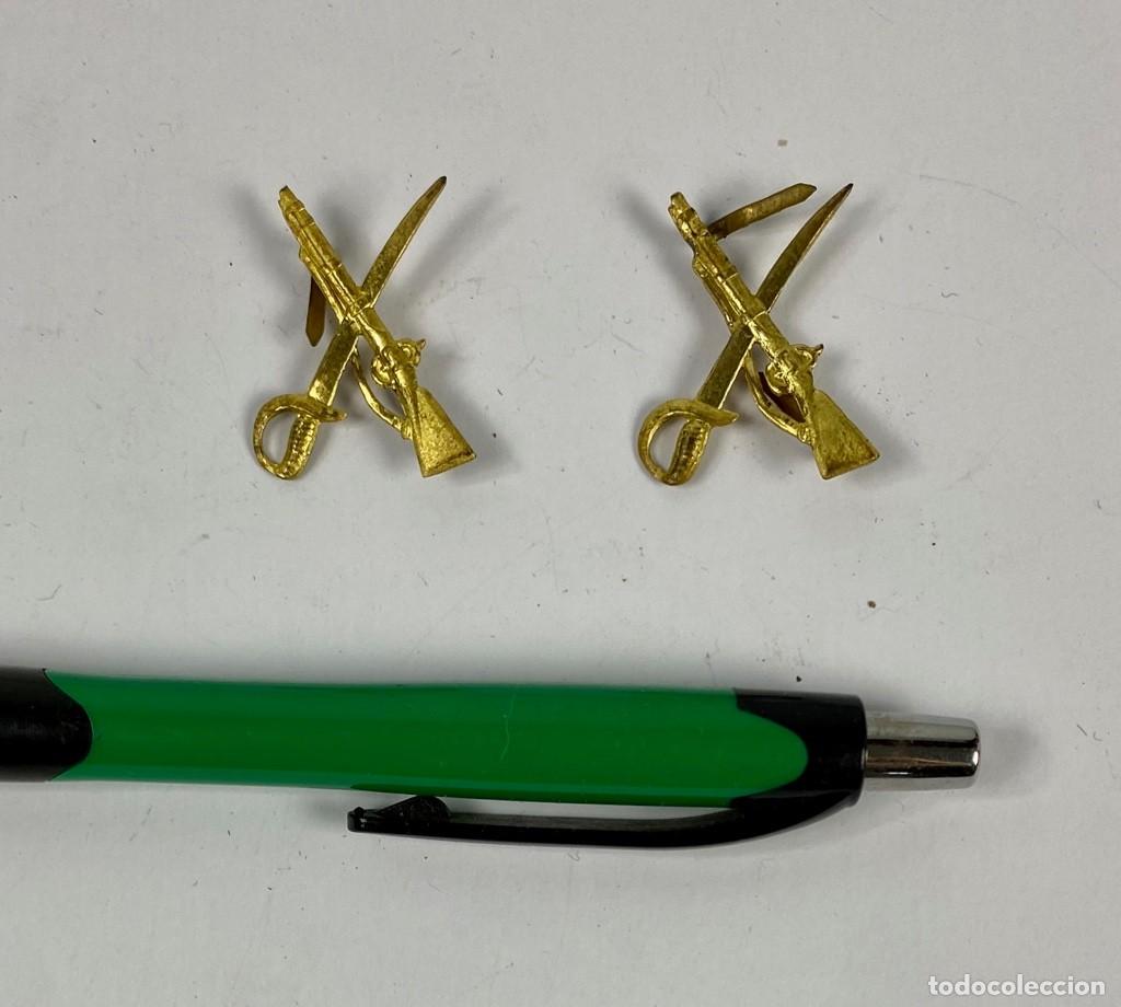Militaria: PAREJA DE INSIGNIAS DESCONOCIDAS ESPADA Y MOSQUETE CASTELLS